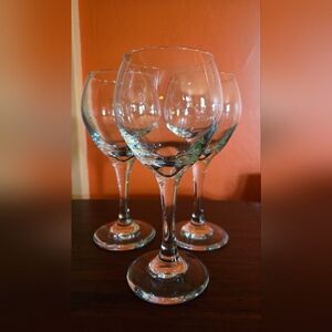Set of 3 wine glasses